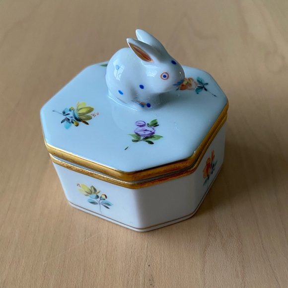 Herend Porcelain Rabbit/Bunny Box - Picture 2 of 7